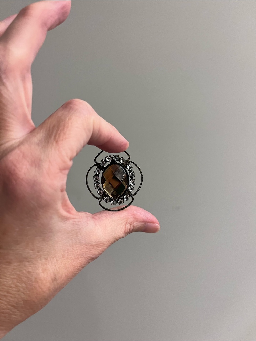 Vintage-Inspired Brown Brooch